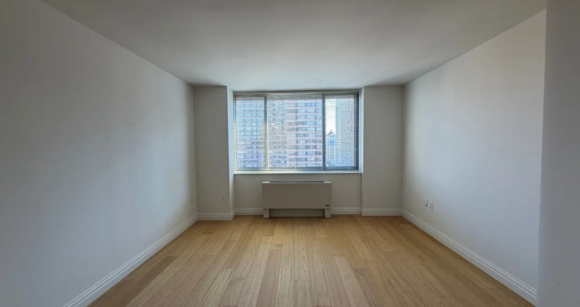 Amazing open layout on Lexington Avenue in Carnegie Hill