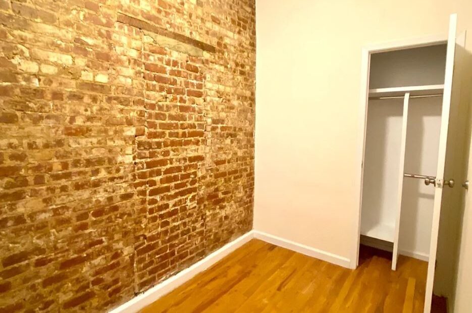 Amazing 1 bed on East 82nd Street in Yorkville