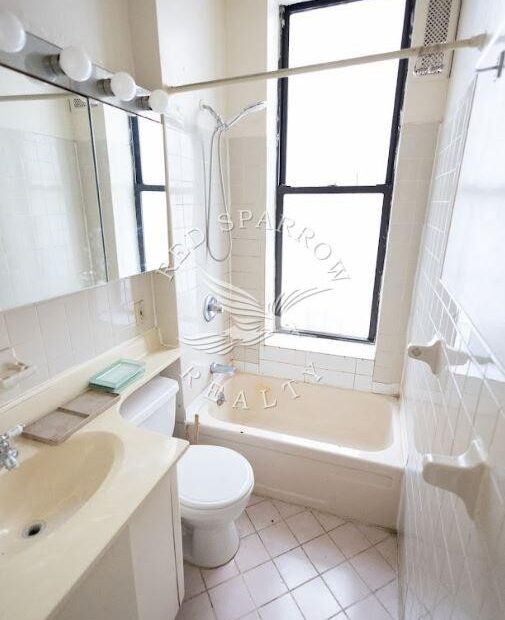 Amazing 2 bed on Second Avenue in Yorkville