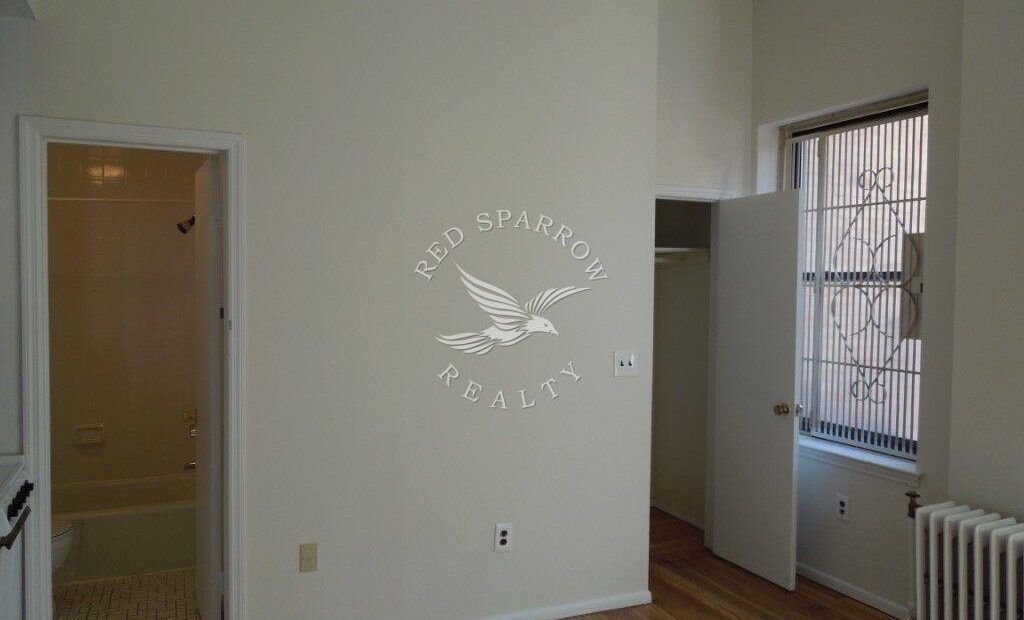 Bright Studio Apartment on West 112th Street in Morningside Heights