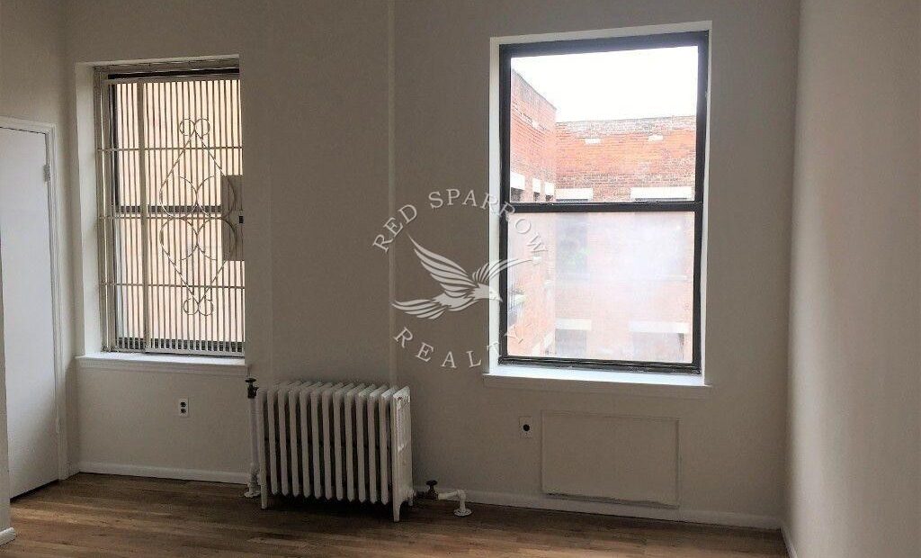 Bright Studio Apartment on West 112th Street in Morningside Heights