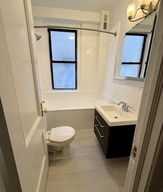 Amazing open layout on West 55th Street in Hell’s Kitchen