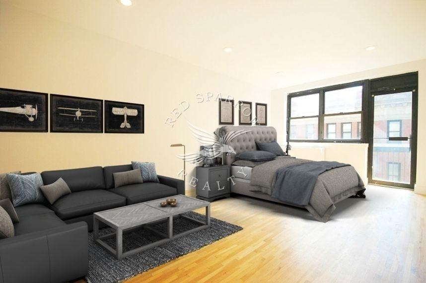 Charming open layout on East 37th Street in Murray Hill