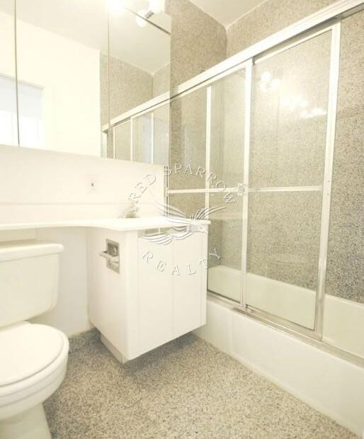 Charming open layout on East 37th Street in Murray Hill