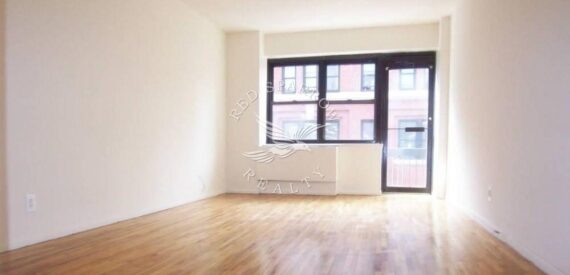 Charming open layout on East 37th Street in Murray Hill