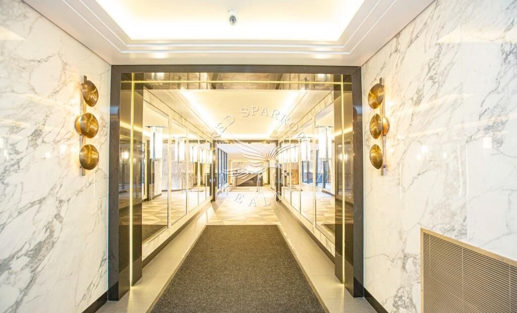 Amazing open layout on East 16th Street in Gramercy Park