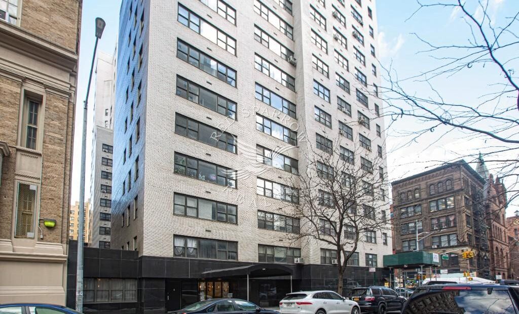 Amazing open layout on East 16th Street in Gramercy Park