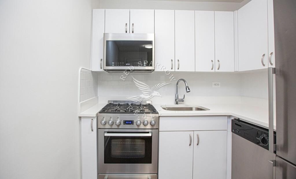 Amazing open layout on East 16th Street in Gramercy Park