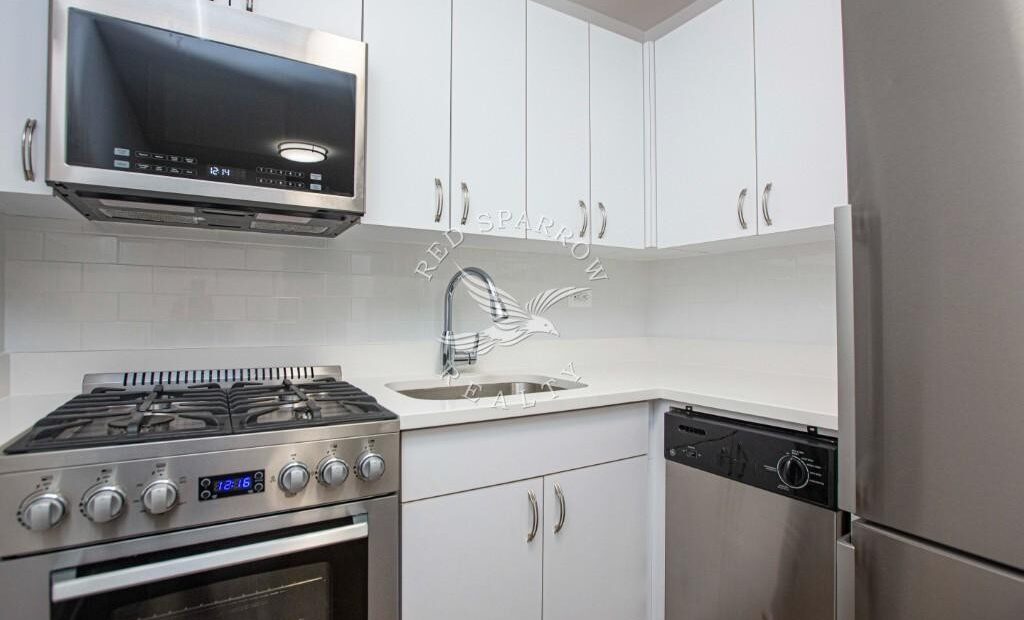 Amazing open layout on East 16th Street in Gramercy Park