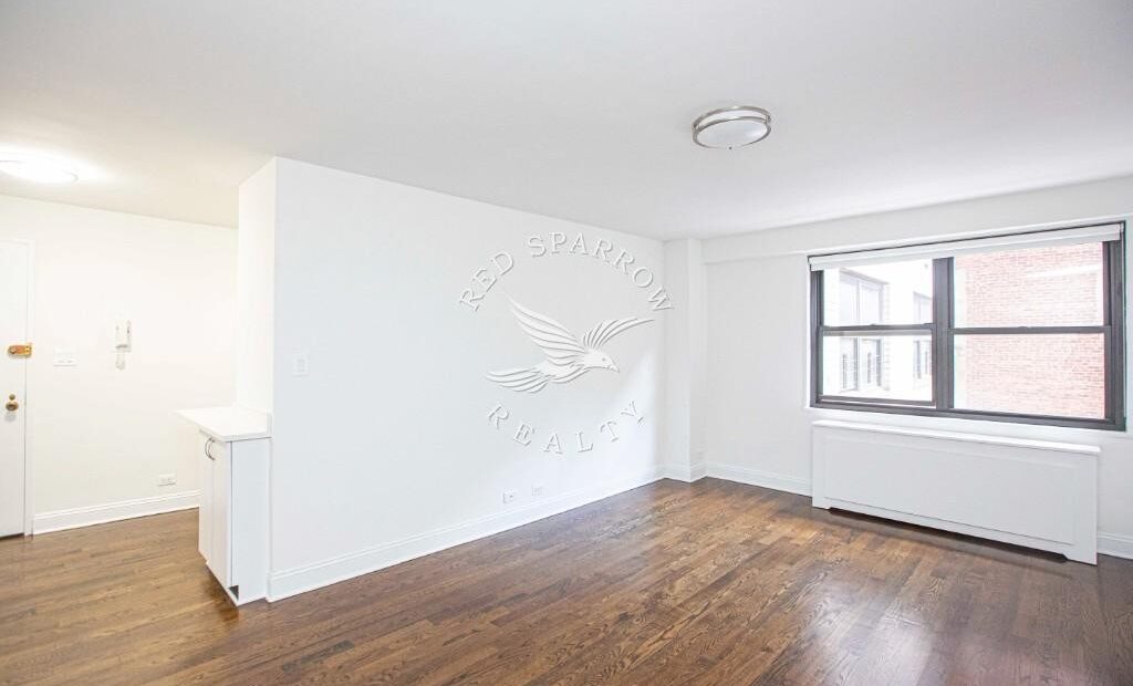 Amazing open layout on East 16th Street in Gramercy Park