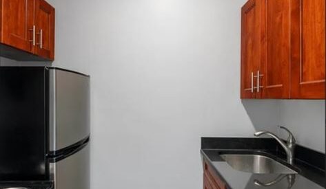 Spacious studio on East 37th Street in Murray Hill
