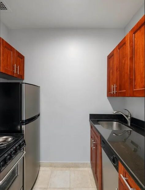 Spacious studio on East 37th Street in Murray Hill