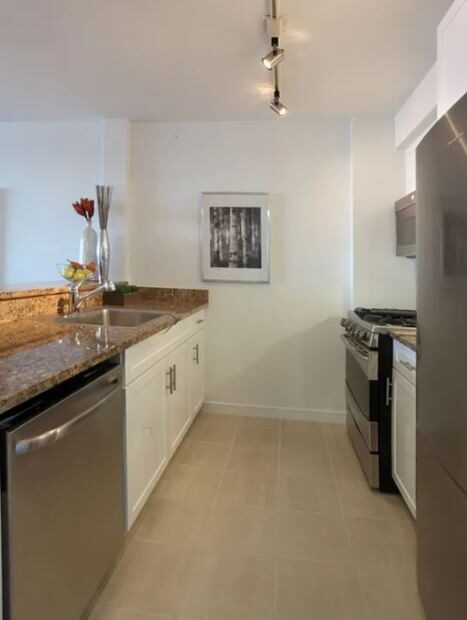 Amazing 1 bed on West 61st Street in Lincoln Square