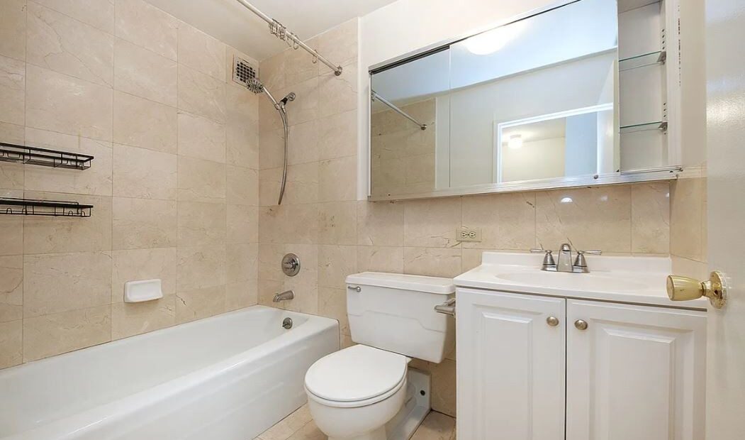 Amazing 1 bed on West 68th Street in Lincoln Square