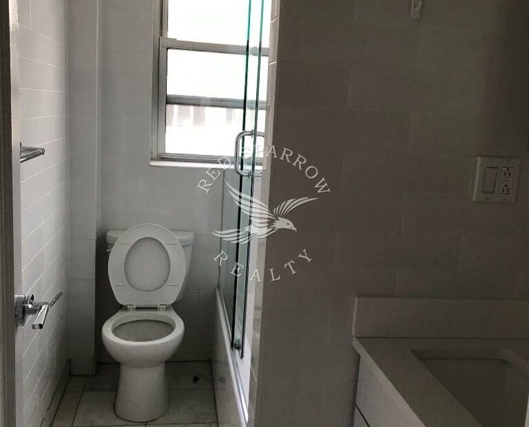 Renovated top floor 1 bed in Greenwich Village
