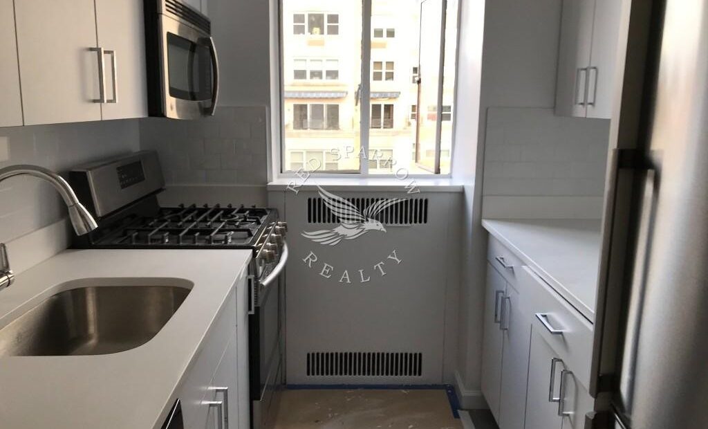 Renovated top floor 1 bed in Greenwich Village