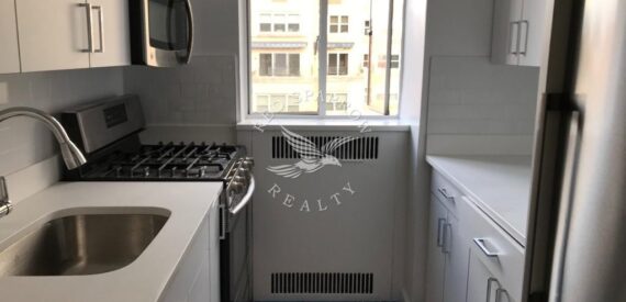 Renovated top floor 1 bed in Greenwich Village