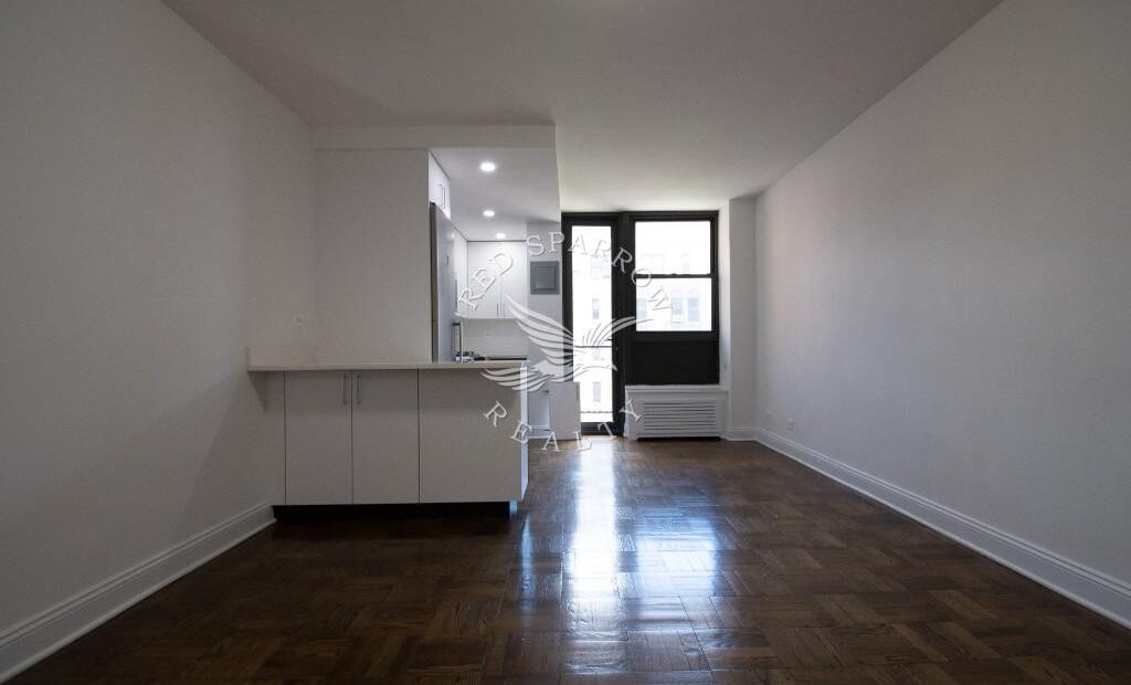 Amazing open layout on East 35th Street in Murray Hill