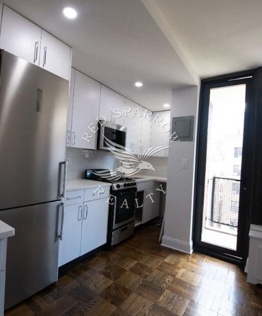 Amazing open layout on East 35th Street in Murray Hill