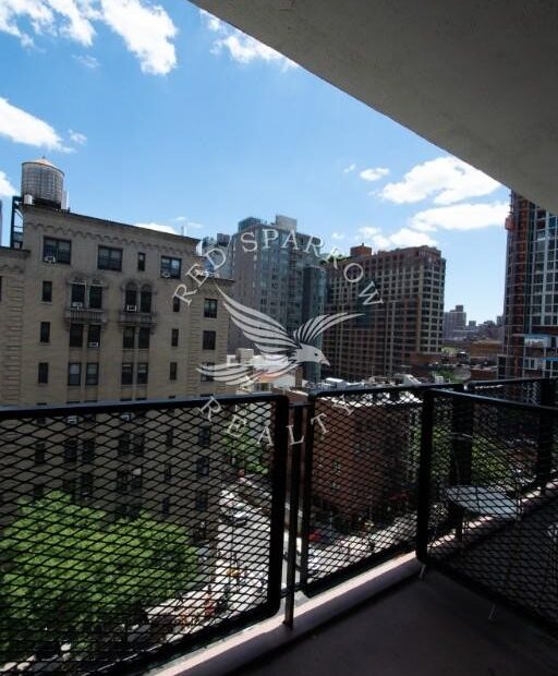 Amazing open layout on East 35th Street in Murray Hill