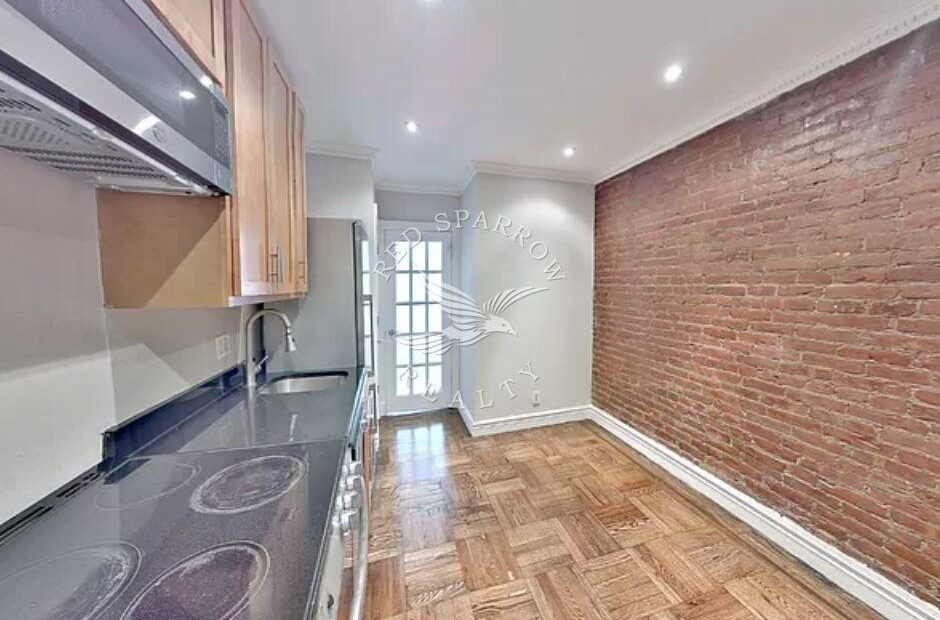 Beautifully renovated 2 bedroom in the heart of Gramercy!