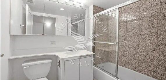 Amazing open layout on East 37th Street in Murray Hill