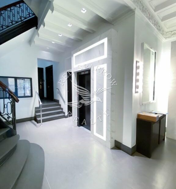 Amazing one bed on West 72nd Street in Lincoln Square