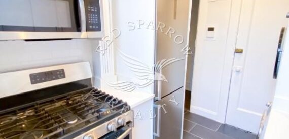 Amazing one bed on West 72nd Street in Lincoln Square