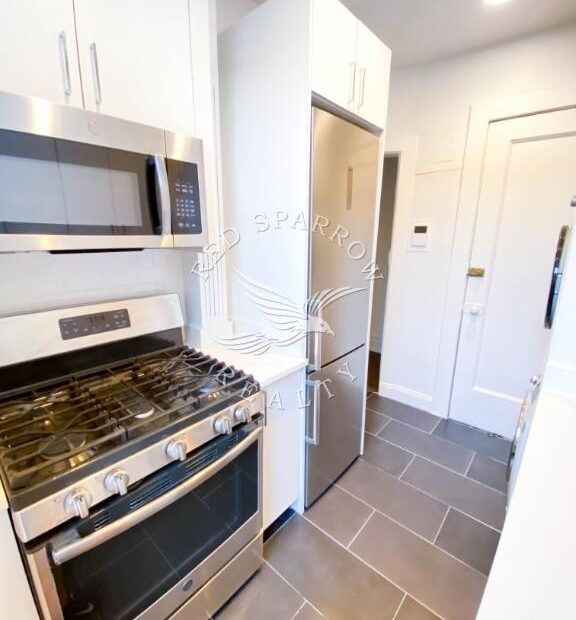 Amazing one bed on West 72nd Street in Lincoln Square