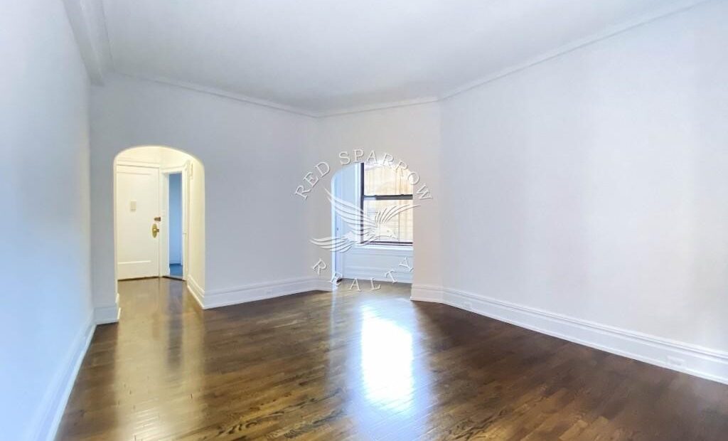 Amazing one bed on West 72nd Street in Lincoln Square