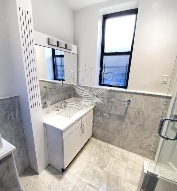 Amazing one bed on West 72nd Street in Lincoln Square