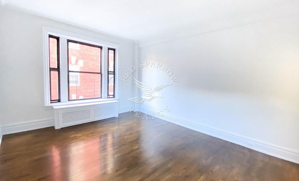 Amazing one bed on West 72nd Street in Lincoln Square