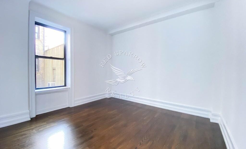 Amazing one bed on West 72nd Street in Lincoln Square