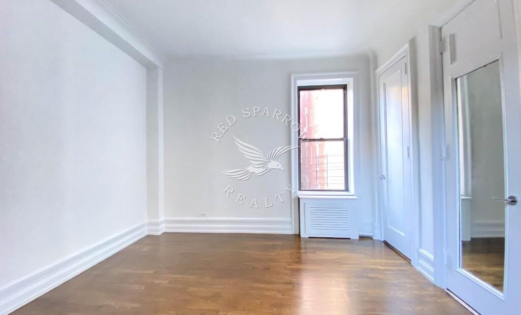 Amazing one bed on West 72nd Street in Lincoln Square