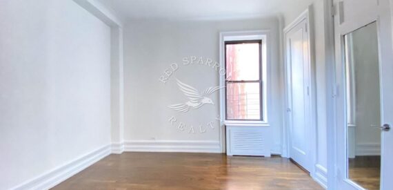Amazing one bed on West 72nd Street in Lincoln Square