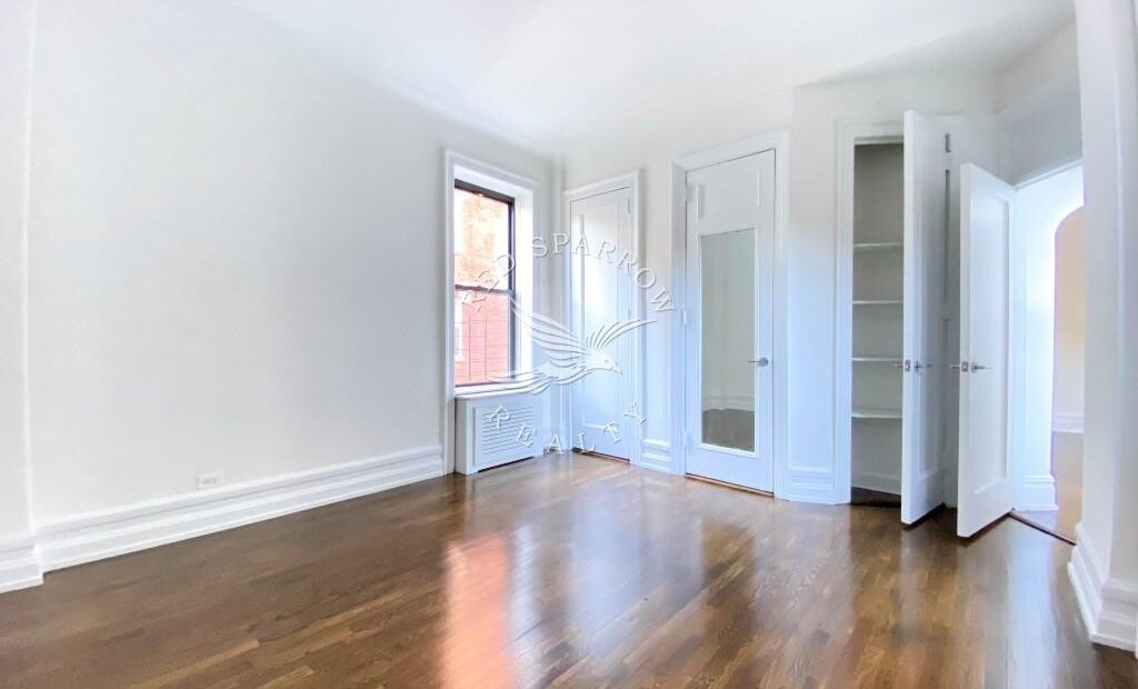 Amazing one bed on West 72nd Street in Lincoln Square