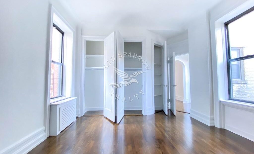 Amazing one bed on West 72nd Street in Lincoln Square