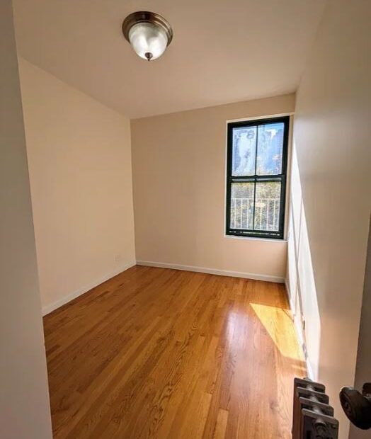 Amazing 2 bed on East 78th Street in Lenox Hill