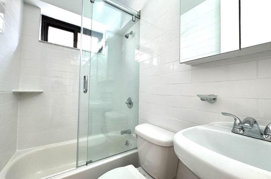 Stunning Renovated 2-Bed/2-Bath with Doorman — Upper East Side Luxury Living