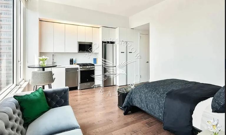 Amazing open layout on East 54th Street in Murray Hill