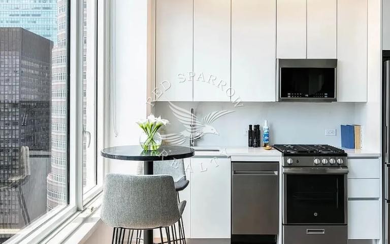 Amazing open layout on East 54th Street in Murray Hill