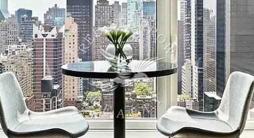 Amazing open layout on East 54th Street in Murray Hill