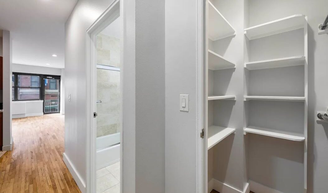 Spacious studio on East 37th Street in Murray Hill