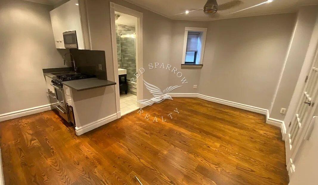 Gorgeous recently renovated 2 bedroom with a large private Garden in Kips Bay