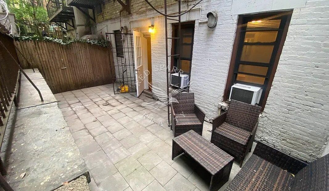 Gorgeous recently renovated 2 bedroom with a large private Garden in Kips Bay