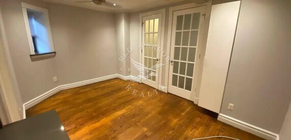Gorgeous recently renovated 2 bedroom with a large private Garden in Kips Bay