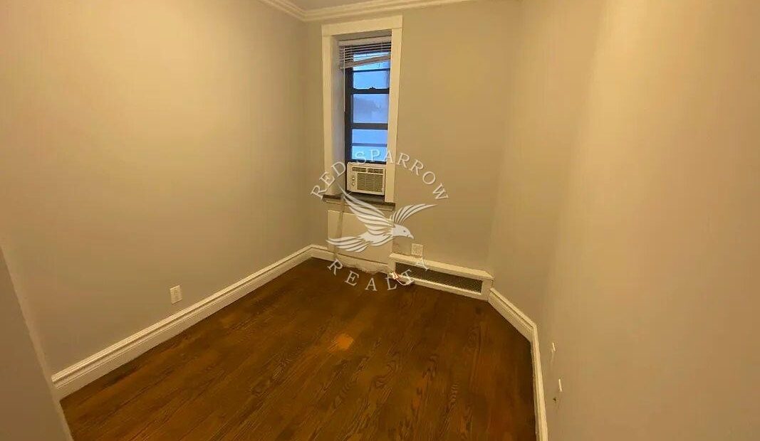 Gorgeous recently renovated 2 bedroom with a large private Garden in Kips Bay