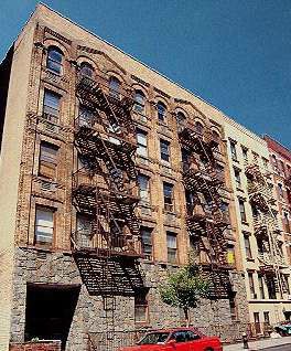 Gorgeous recently renovated 2 bedroom with a large private Garden in Kips Bay