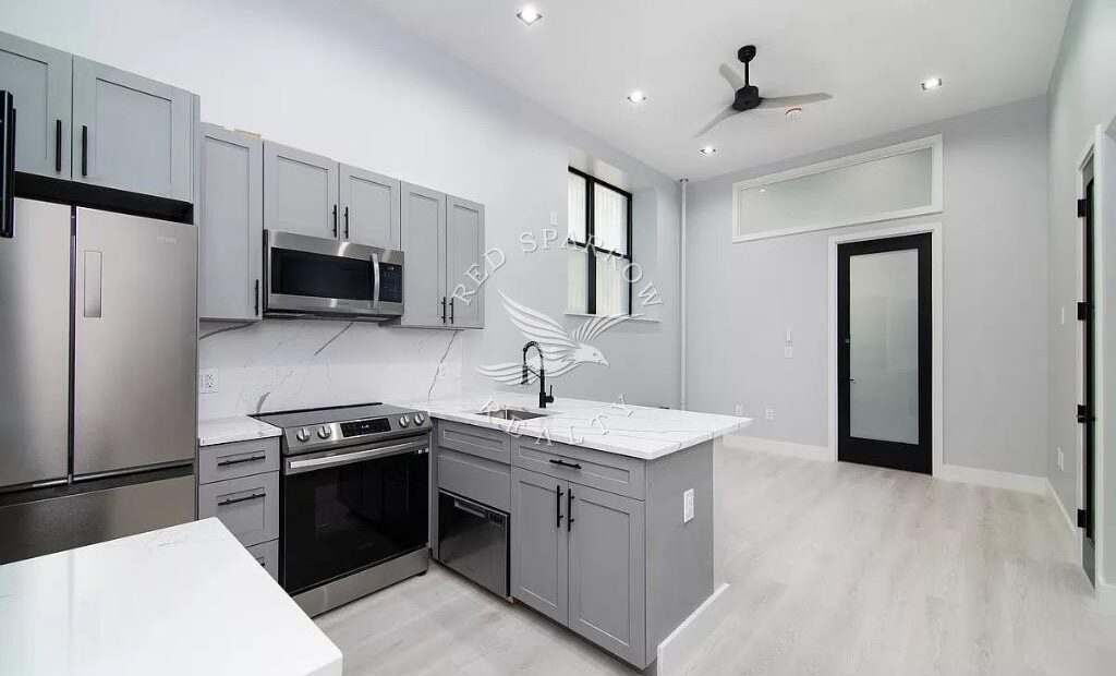 Large True 1 bedroom on Stanton Street in the Lower East Side