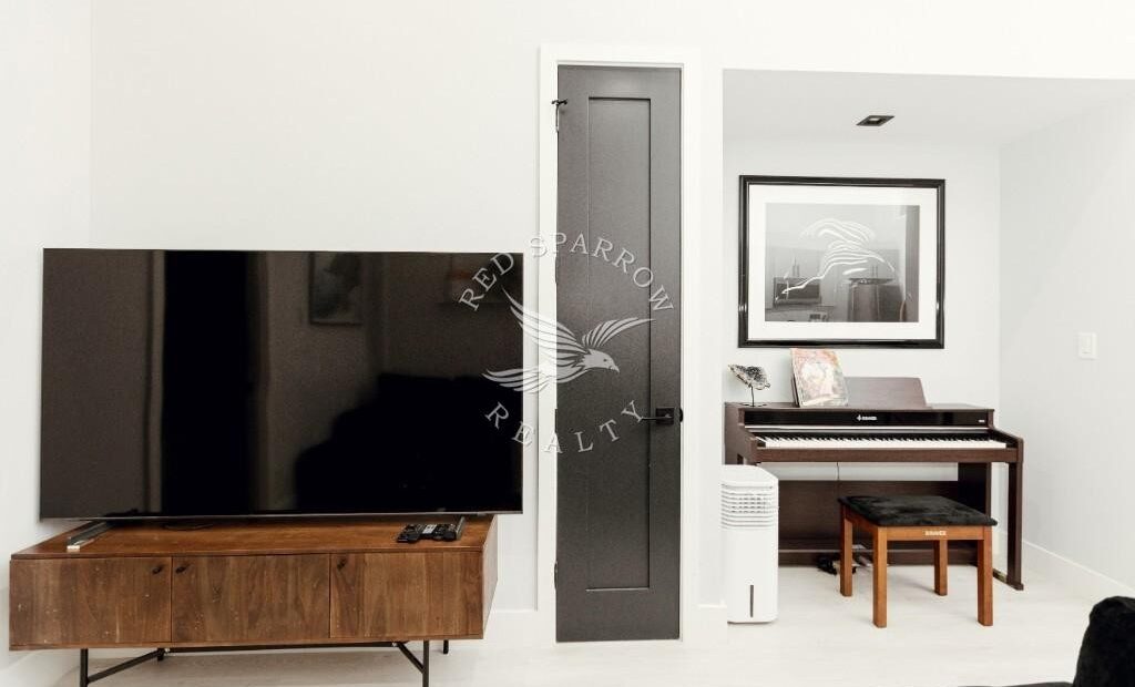 Large True 1 bedroom on Stanton Street in the Lower East Side